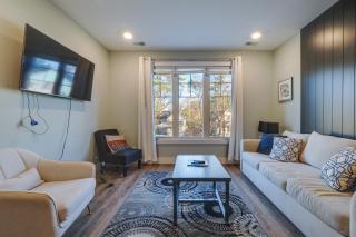 Walk to Shops on Front Street Traverse City Condo - Traverse City - 0