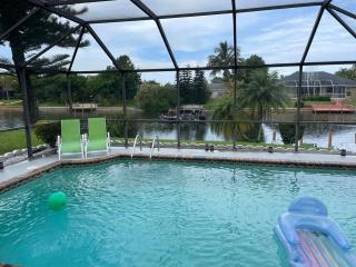 Hidden Secret Waterfront Retreat - Cape Coral - 6