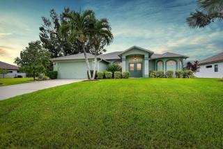 Sunshine Home Retreat Heated Pool on Canal - Cape Coral - 9