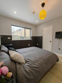 2 Bedroom Cotswold Bungalow - 2