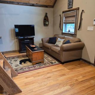 Couples Getaway Cabin with a Loft - Firepit - Creek - Dahlonega - 6