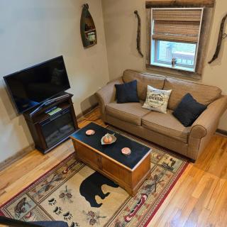 Couples Getaway Cabin with a Loft - Firepit - Creek - Dahlonega - 7