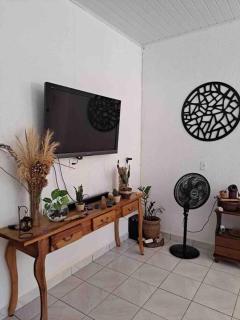 Casa Verde, Paz e Aconchego, a 1 km da rua do lazer, espaçosa, calma para descansar e jacuzzi quentinha para relaxar! - Pirenópolis - 1