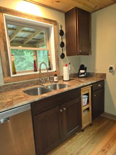 Couples Getaway Cabin with a Loft - Firepit - Creek - Dahlonega - 3