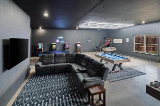River's Edge Riverfront with Hot Tub Sauna & Game Room - Kalispell - 2