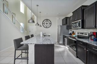 Heated Pool Lazy River FREE Waterpark - 1