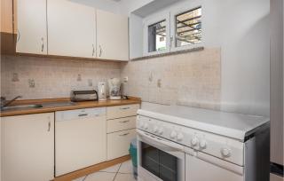 2 Bedroom Gorgeous Apartment In Knezica - 8