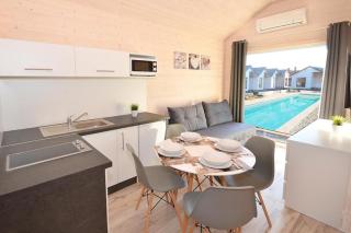Comfortable holiday homes with swimming pool - Dąbki - 9