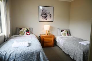 Walking distance to Rototuna Shopping Centre - Hamilton - 1
