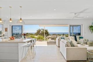 WINTER GETAWAY SPECIAL - Coastal Beachfront Retreat - Forster - 0
