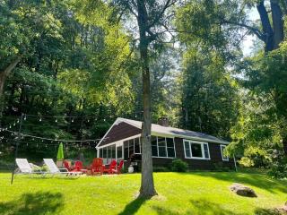 Brown House, Lake, Boat Dock, King Bed, Grill - New Fairfield - 2