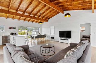 A Stones Throw From The Beach - Pauanui - 0