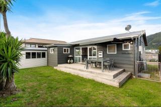 A Stones Throw From The Beach - Pauanui - 4