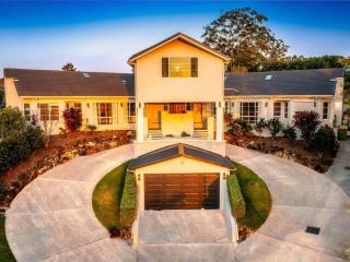 Luxurious 4-BR Mansion with Tennis Court and Pool! - Gold Coast - 0