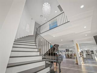 Luxurious 4-BR Mansion with Tennis Court and Pool! - Gold Coast - 7