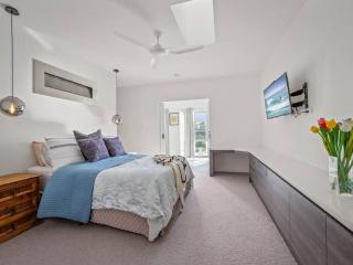 Luxurious 4-BR Mansion with Tennis Court and Pool! - Gold Coast - 1