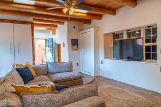 Hot Tub, Artsy Family Adobe, 4mins Plaza! Private Deck & Yard - Taos - 1