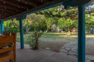 Hot Tub, Artsy Family Adobe, 4mins Plaza! Private Deck & Yard - Taos - 4