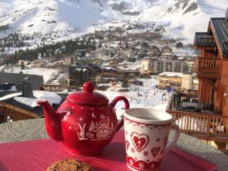 Chalet 10 pers., 150m² aux pieds des pistes, 5 ch., 3 sdb, WiFi, parking couvert - FR-1-807-81 - 2