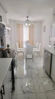 K1 Private Bathroom Queen Bed Room - Mississauga - 4