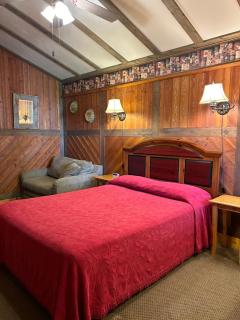 Moore's Old Pine Inn - 2