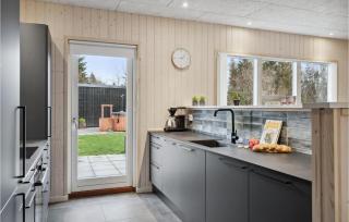 5 Bedroom Lovely Home In Højslev - 4