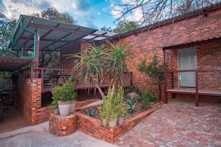 Bushbaby Cottage in Hartbeespoort - Pretoria - 8