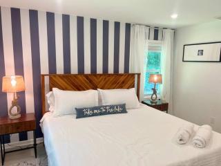 Blue House, King Bed, Grill, Pool Table, Air Hockey, Ping Pong - New Fairfield - 9