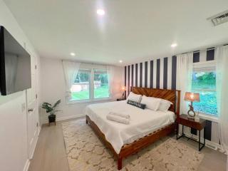 Blue House, King Bed, Grill, Pool Table, Air Hockey, Ping Pong - New Fairfield - 7