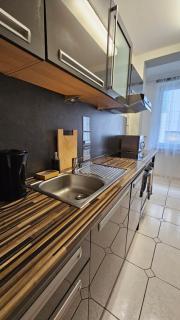 Central Charm - Bedroom & Kitchen Apartment near the Main Station Hauptbahnhof - 3