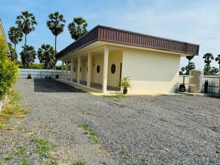 The New Motel - - 7