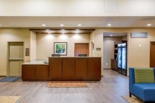 Comfort Suites Burlington near I-5 - Burlington - 1
