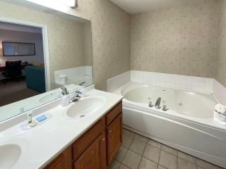 Smart Suites, Ascend Hotel Collection - Burlington - 5