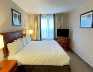 Smart Suites, Ascend Hotel Collection - Burlington - 1