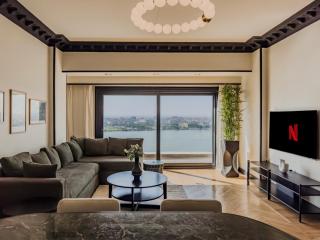 Luxurious Apartment with Pyramid & Nile View - Cairo - 9