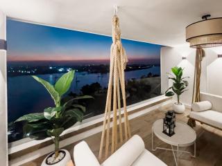 Luxurious Apartment with Pyramid & Nile View - Cairo - 7