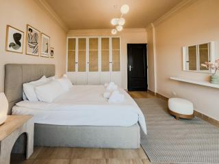 Luxurious Apartment with Pyramid & Nile View - Cairo - 6