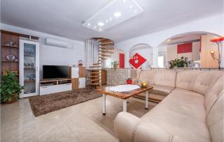 Three-Bedroom Holiday Home In Brtonigla - Brtonigla - 3