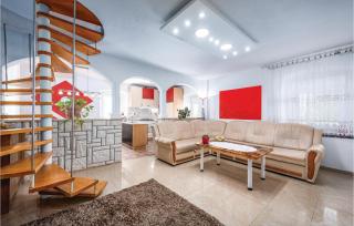 Three-Bedroom Holiday Home In Brtonigla - Brtonigla - 2