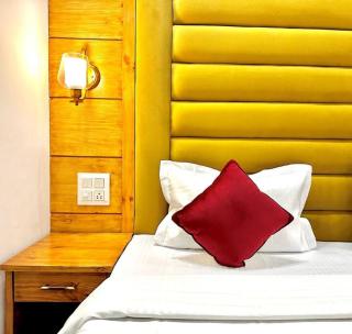 Kasauli Breeze Haven A Cozy 3BHK Homestay - Kasauli - 9