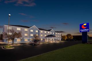 Comfort Inn & Suites - 9