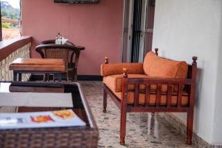 Lakeshore Bed and Breakfast - 7