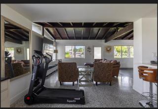 5 mins to BEACH LUX Spacious HEATED POOL home with 2 car garage - 9