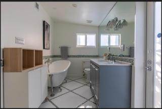 5 mins to BEACH LUX Spacious HEATED POOL home with 2 car garage - 6