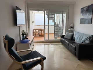 Casa Feliz - lovely 2 bed Penthouse in Manilva with pool, sea and mountain views, close to the beach and facilities - 1