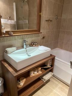 Plein Centre, sublime et confortable, 6 personnes, 2 chambres, parking, terrasse, vue, Tout pédestre - 1