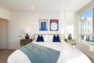 The Crystal 3 Level Penthouse - Marvelous Marina Views 2BR - 5