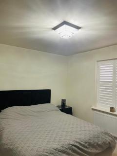House-Sleeps 8-Parking-Garden - - 1