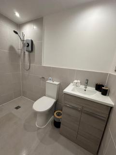 Luxury fully Self-Contained Studio with private bathroom and kitchen R6 - 8