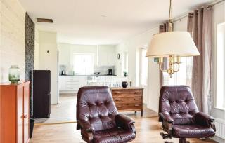Beautiful Home In Målilla With Kitchen - Bäckeby - 2